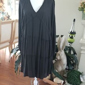 Women's Black V-Neck Long Sleeve Tiered Dress